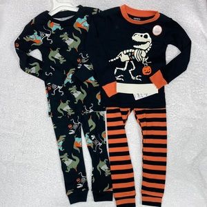 Nwt Halloween glow in the dark dinosaur pajamas size 3t